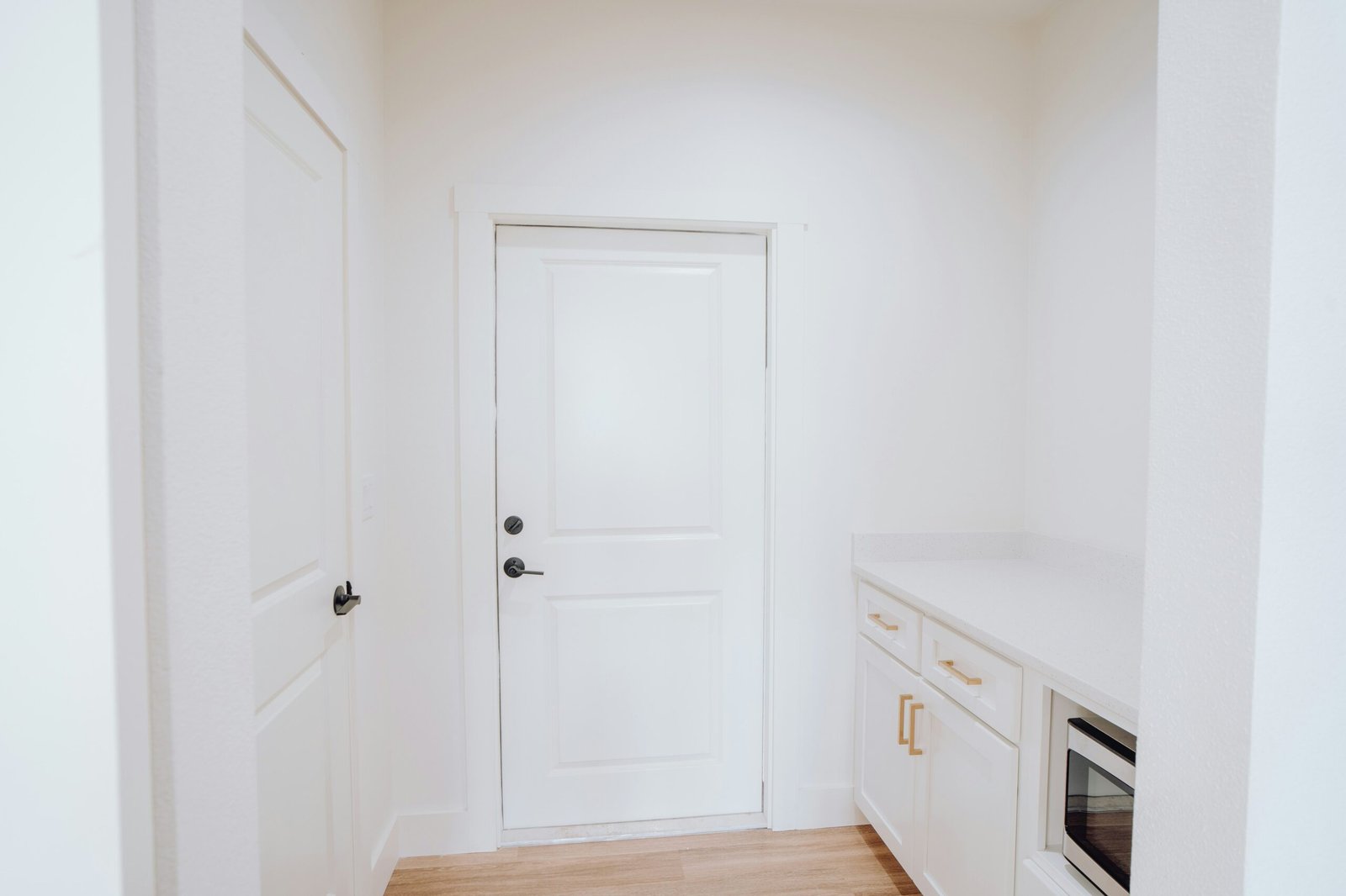 Critical Kitchen Door Conflicts to Catch Before Remodeling